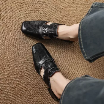 Pointed-Toe Chunky-Heel Leather Mules for Summer